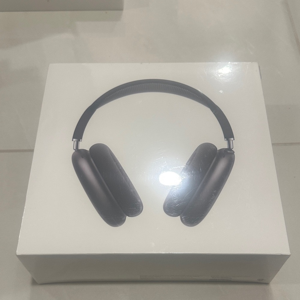 AirPod max with Smart Case brand new